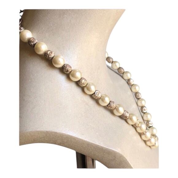 Handmade Vintage Inspired Faux Pearls And Gold Gemstones Hook Closure Necklace - Picture 5 of 9